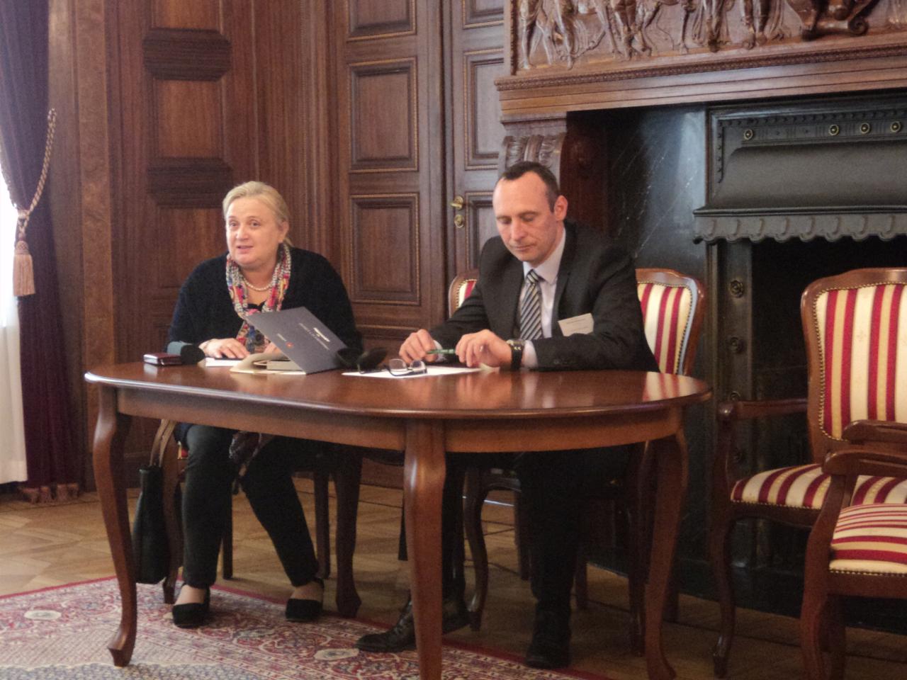 Prof. Stawowy-Kawka (UJ) i prof. Składowski (UŁ) Konferencja SERBIA – OD ROZPADU JUGOSŁAWII...